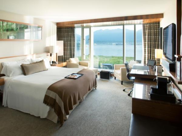Fairmont Pacific Rim : photo 5 de la chambre chambre lit king-size signature - vue sur port et montagne