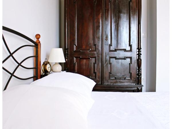 Guest House Tragurion : photo 1 de la chambre chambre double avec salle de bains privative