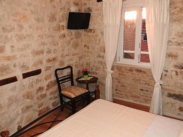 Guest House Tragurion : photo 7 de la chambre chambre double avec salle de bains privative