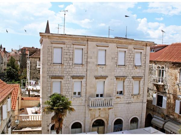 Guest House Tragurion : photo 8 de la chambre chambre double avec salle de bains privative