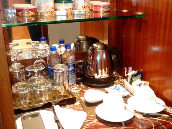 Taj Krishna : photo 6 de la chambre suite deluxe 1 chambre lit king-size - vue sur lac