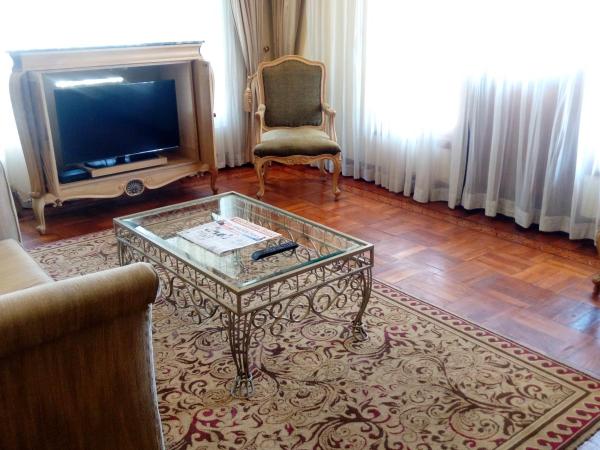 Taj Krishna : photo 9 de la chambre suite 1 chambre lit king-size de luxe - vue sur lac