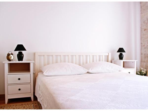 Guest House Tragurion : photo 5 de la chambre chambre double avec balcon