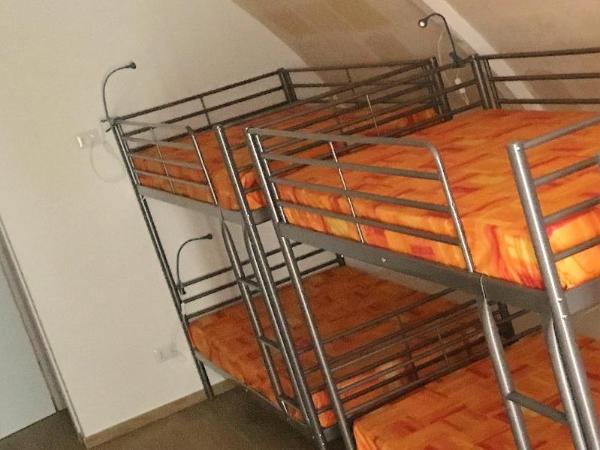 The Rock Hostel : photo 3 de la chambre lit dans dortoir pour femmes de 8 lits