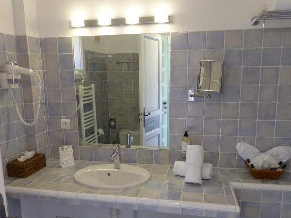 Hôtel les Bouis - Vue mer : photo 6 de la chambre chambre double supérieure - vue sur mer