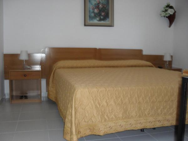 Al Caminetto : photo 1 de la chambre chambre double ou lits jumeaux