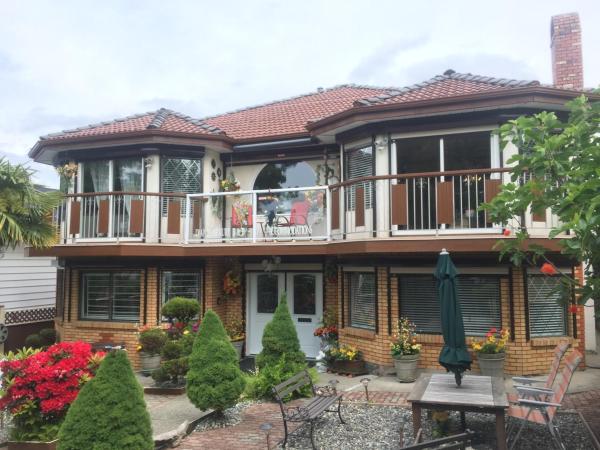 Diana's Luxury Bed and Breakfast : photo 7 de la chambre superior queen room with patio - room #9