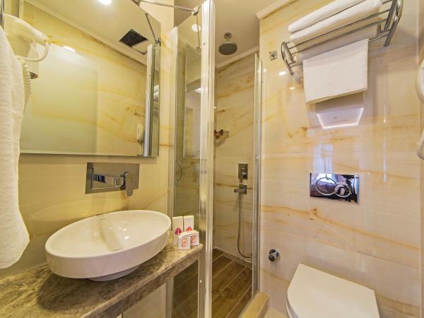 Grand Naki Hotel : photo 7 de la chambre chambre triple standard