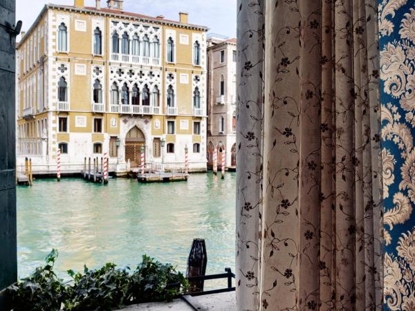 Hotel Galleria : photo 9 de la chambre grande chambre double ou lits jumeaux avec vue sur le canal