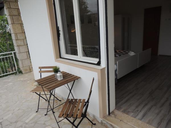 Kosovic Family House : photo 5 de la chambre chambre double avec terrasse