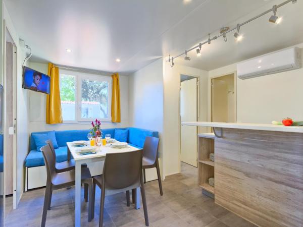 Quality Mobile Homes in Camping Kazela : photo 6 de la chambre mobile home 3 chambres confort