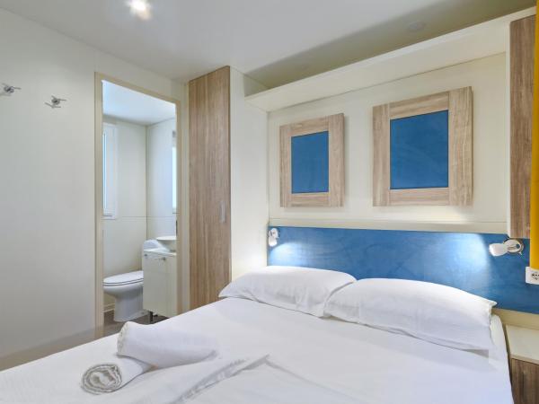 Quality Mobile Homes in Camping Kazela : photo 7 de la chambre mobile home 3 chambres confort