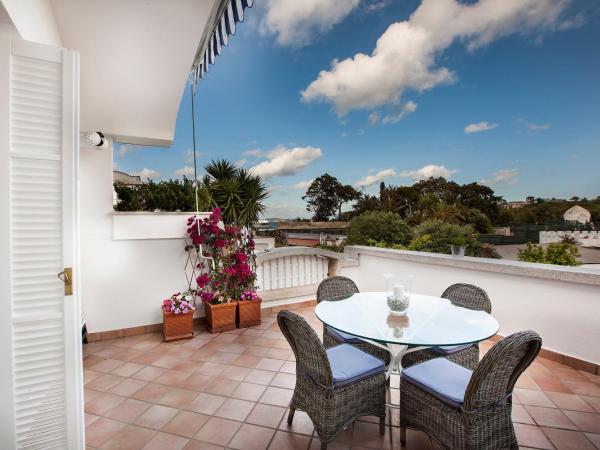 Ischia Blu Resort : photo 1 de la chambre appartement 1 chambre avec vue partielle sur mer