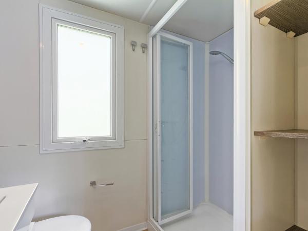 Quality Mobile Homes in Camping Kazela : photo 8 de la chambre mobile home 3 chambres