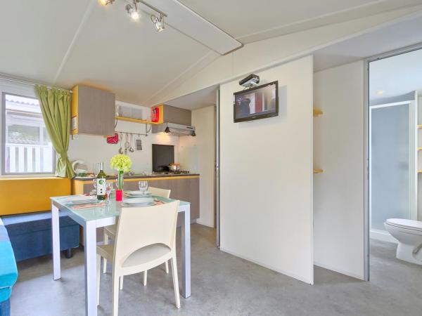 Quality Mobile Homes in Camping Kazela : photo 6 de la chambre mobile home 2 chambres