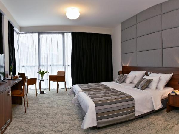 Priska Med Luxury Rooms : photo 1 de la chambre chambre double ou lits jumeaux supérieure avec vue sur ville
