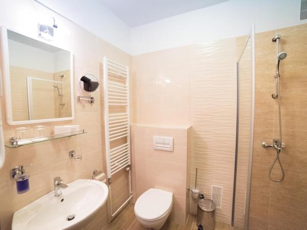 Hotel Omorika : photo 1 de la chambre chambre quadruple