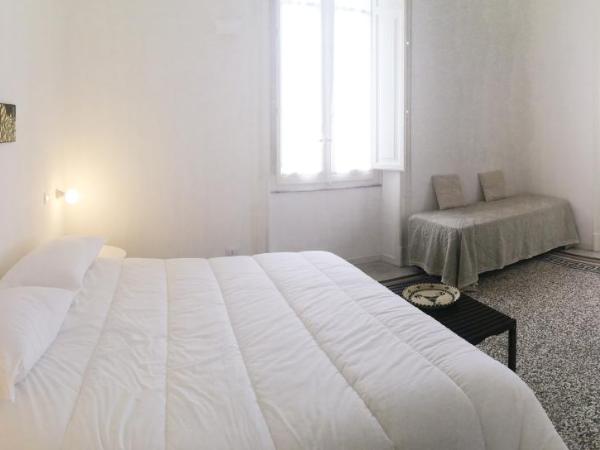 B&B Angioy 18 : photo 1 de la chambre chambre double supérieure