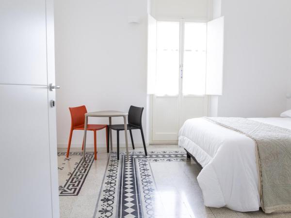 B&B Angioy 18 : photo 5 de la chambre chambre double