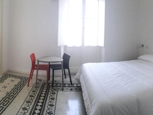 B&B Angioy 18 : photo 2 de la chambre chambre double