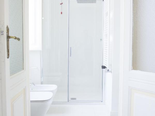 B&B Angioy 18 : photo 4 de la chambre chambre double ou lits jumeaux