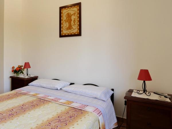 Bed and breakfast Le Camelie : photo 6 de la chambre chambre double avec balcon