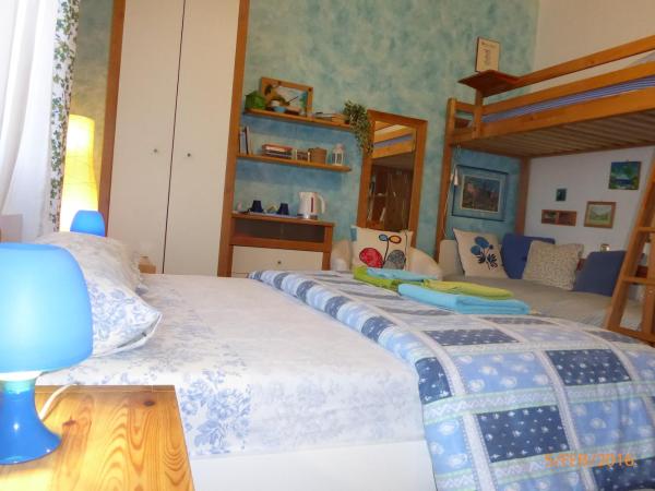 B&B Al Santo : photo 1 de la chambre chambre familiale avec salle de bains privative