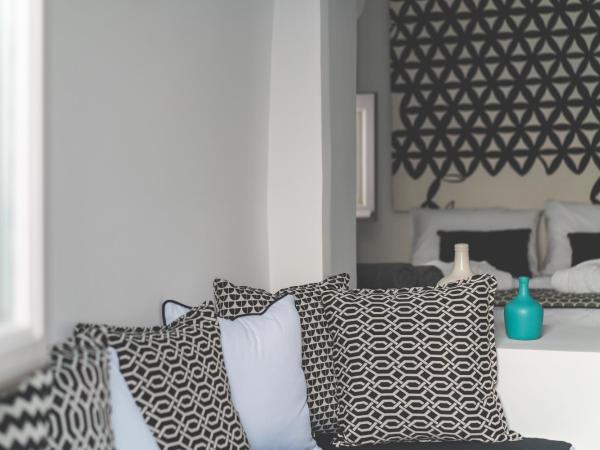 Modernity Suites : photo 7 de la chambre junior suite with a private jacuzzi & caldera view