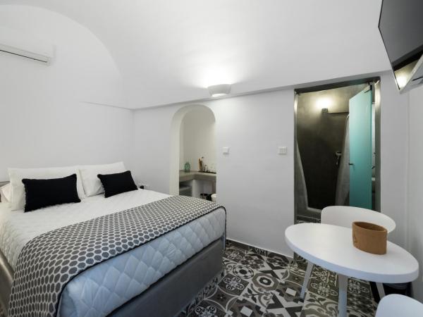 Modernity Suites : photo 4 de la chambre junior suite with a private jacuzzi & caldera view