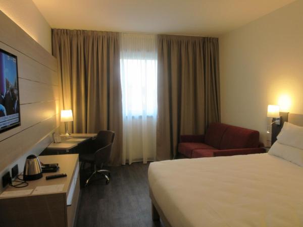 Novotel Brescia Due : photo 4 de la chambre chambre lit king-size supérieure avec canapé-lit