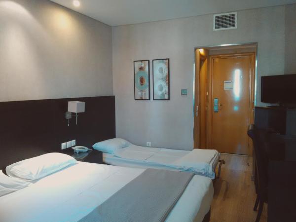 Nefeli Hotel Alimos : photo 3 de la chambre hébergement double exécutif - vue partielle sur mer