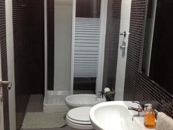 Central Hostel Milano : photo 6 de la chambre lit dans dortoir féminin de 5 lits