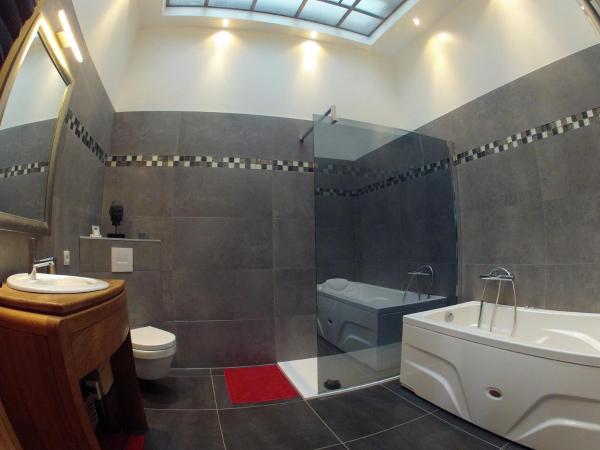 Maison Colladon : photo 2 de la chambre suite deluxe avec lit king-size