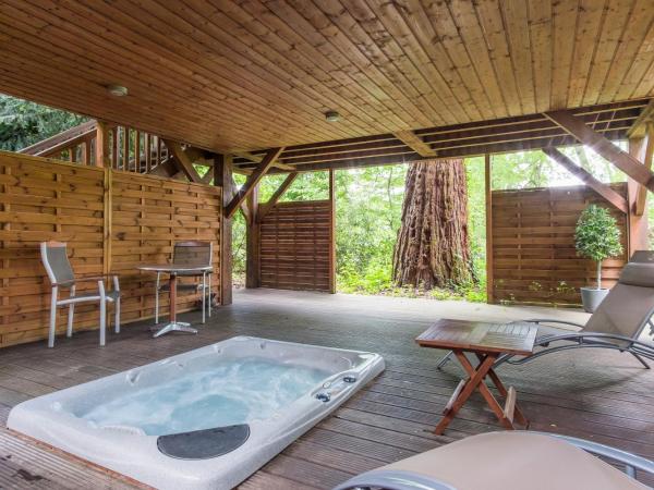 Manoir Du Parc (Adults only) : photo 5 de la chambre chalet en bois avec jacuzzi privé - bâtiment indépendant