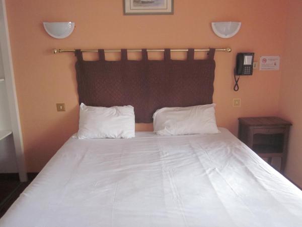 Hotel La Chaumière : photo 3 de la chambre chambre triple supérieure