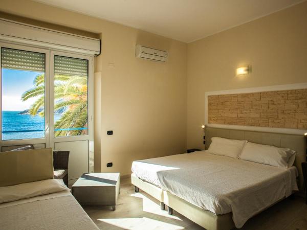 Hotel Calamosca : photo 4 de la chambre chambre double ou lits jumeaux deluxe - vue sur mer
