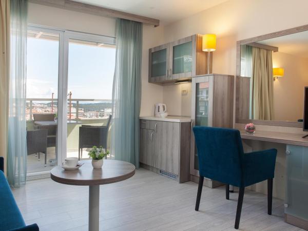 Guesthouse Aroma : photo 4 de la chambre chambre double deluxe - vue latérale sur mer