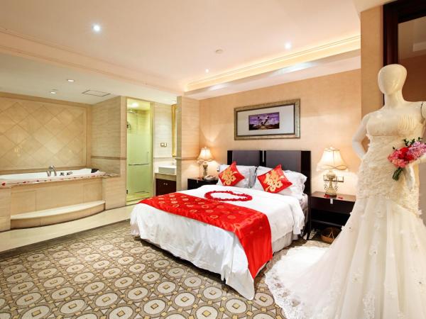 Royal Mediterranean Hotel : photo 9 de la chambre suite deluxe avec lit king-size