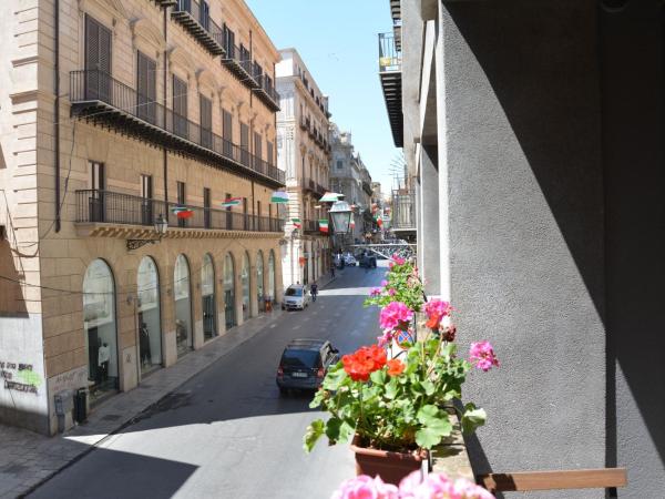 Duca di Villena : photo 6 de la chambre chambre lit king-size avec balcon