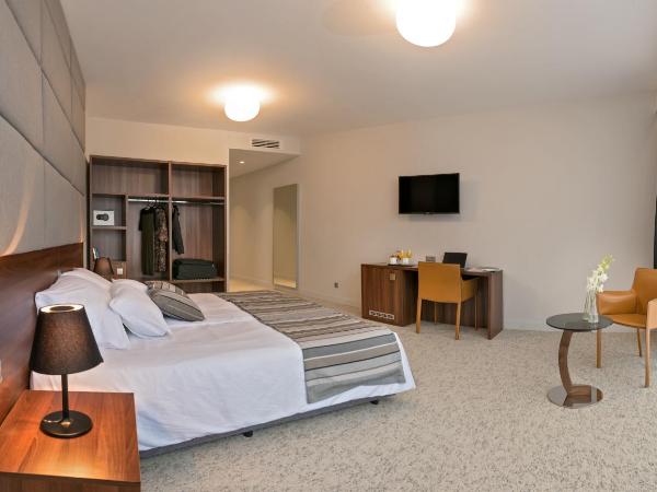 Priska Med Luxury Rooms : photo 7 de la chambre chambre double ou lits jumeaux supérieure avec vue sur ville