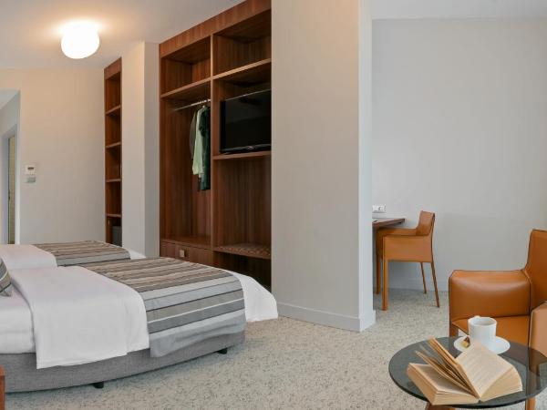 Priska Med Luxury Rooms : photo 9 de la chambre chambre double ou lits jumeaux supérieure avec vue sur ville
