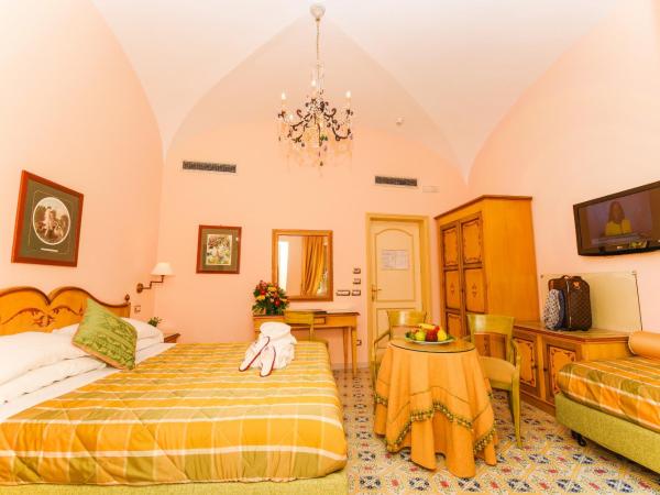 Hotel Antiche Mura : photo 3 de la chambre chambre triple avec balcon