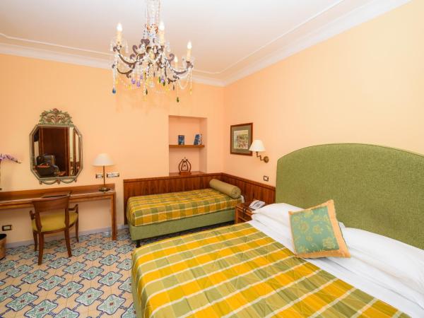 Hotel Antiche Mura : photo 2 de la chambre chambre triple avec balcon