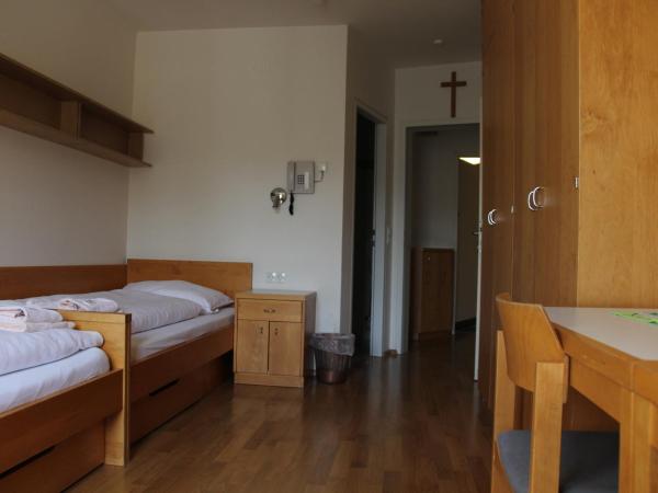 Institut St.Sebastian : photo 3 de la chambre chambre lits jumeaux avec salle de bains privative