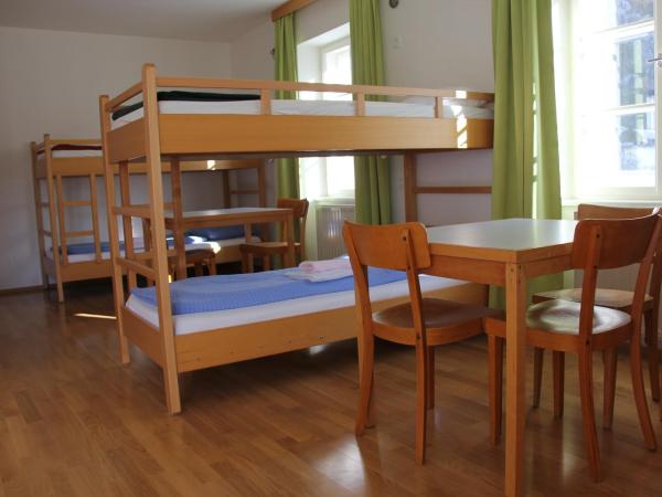 Institut St.Sebastian : photo 4 de la chambre lit dans dortoir de 2 lits