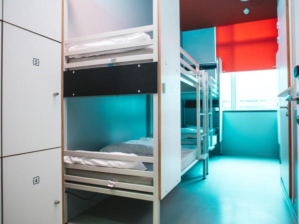 ClinkNOORD Hostel : photo 5 de la chambre lit dans dortoir de 6 lits privative
