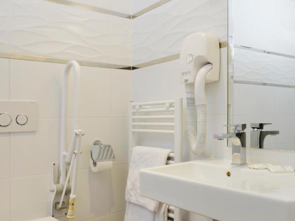 Hôtel Ambassadeur : photo 2 de la chambre chambre simple