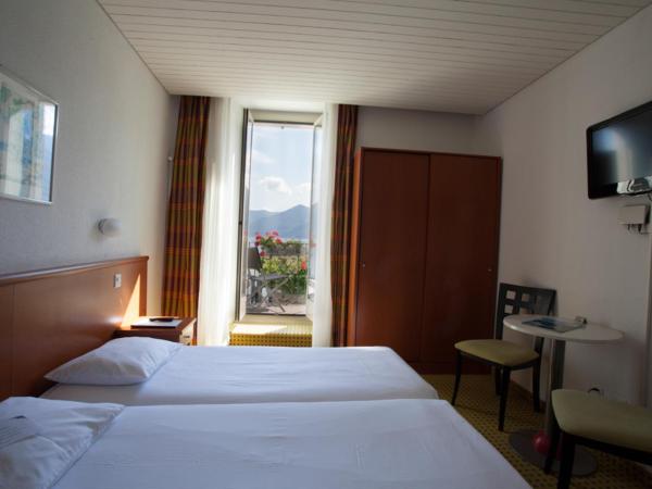 Piazza Ascona Hotel & Restaurants : photo 4 de la chambre chambre lits jumeaux avec balcon et vue sur le lac