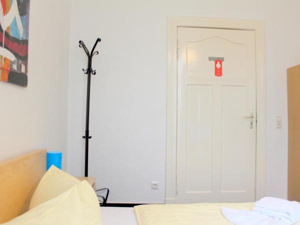 Pension Central Hostel Berlin : photo 3 de la chambre petite chambre double