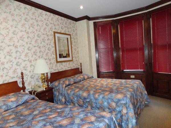 Hotel 31 Extended Stay : photo 3 de la chambre chambre double avec 2 lits doubles et salle de bains privative